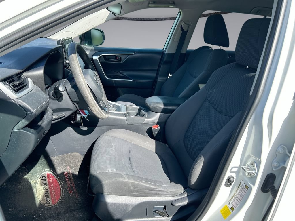 Used 2019 Toyota RAV4 LE FWD image 11