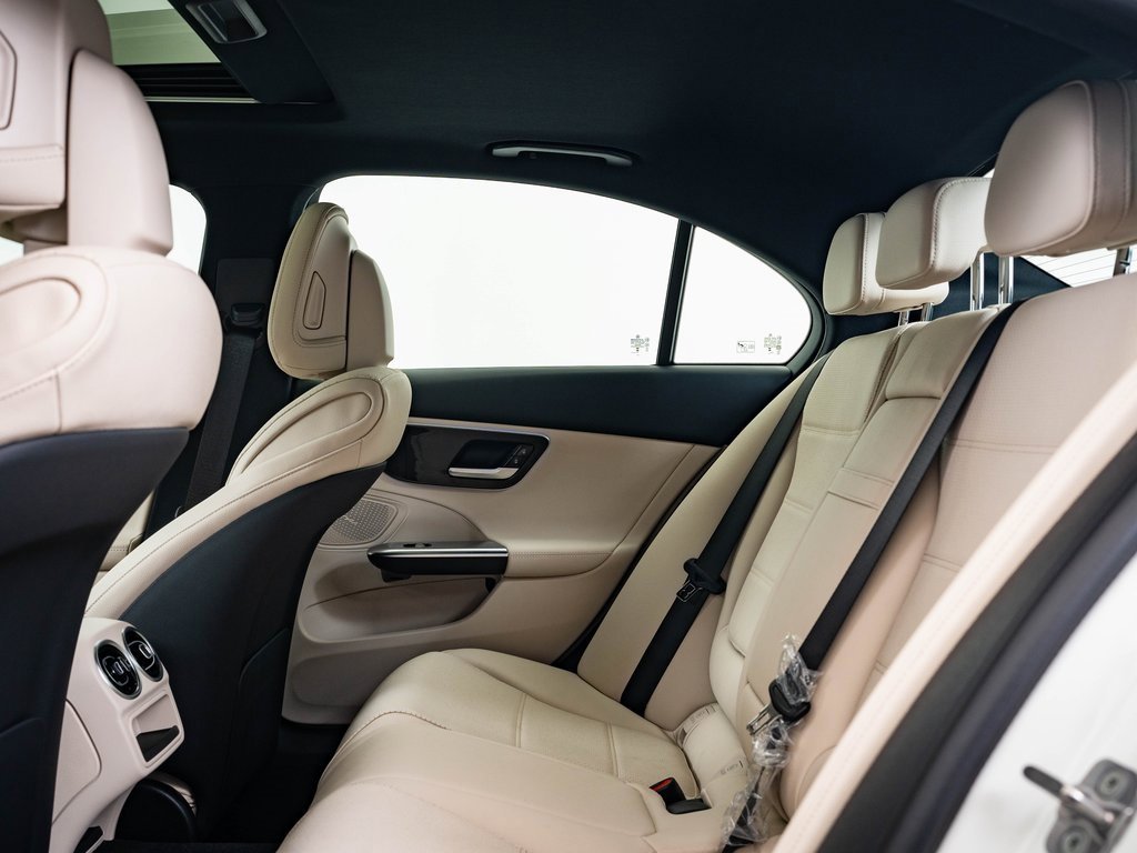 Used 2025 Mercedes-Benz C 300 4MATIC Sedan image 21