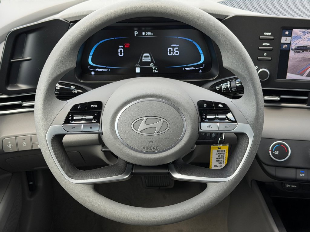 New 2026 Hyundai Elantra SE FWD image 18