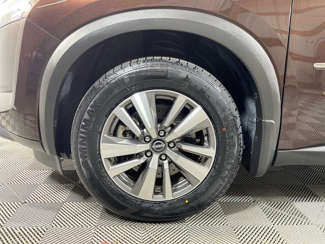 Certified 2022 Nissan Pathfinder SL w/ Lighting Package (N92) image 30