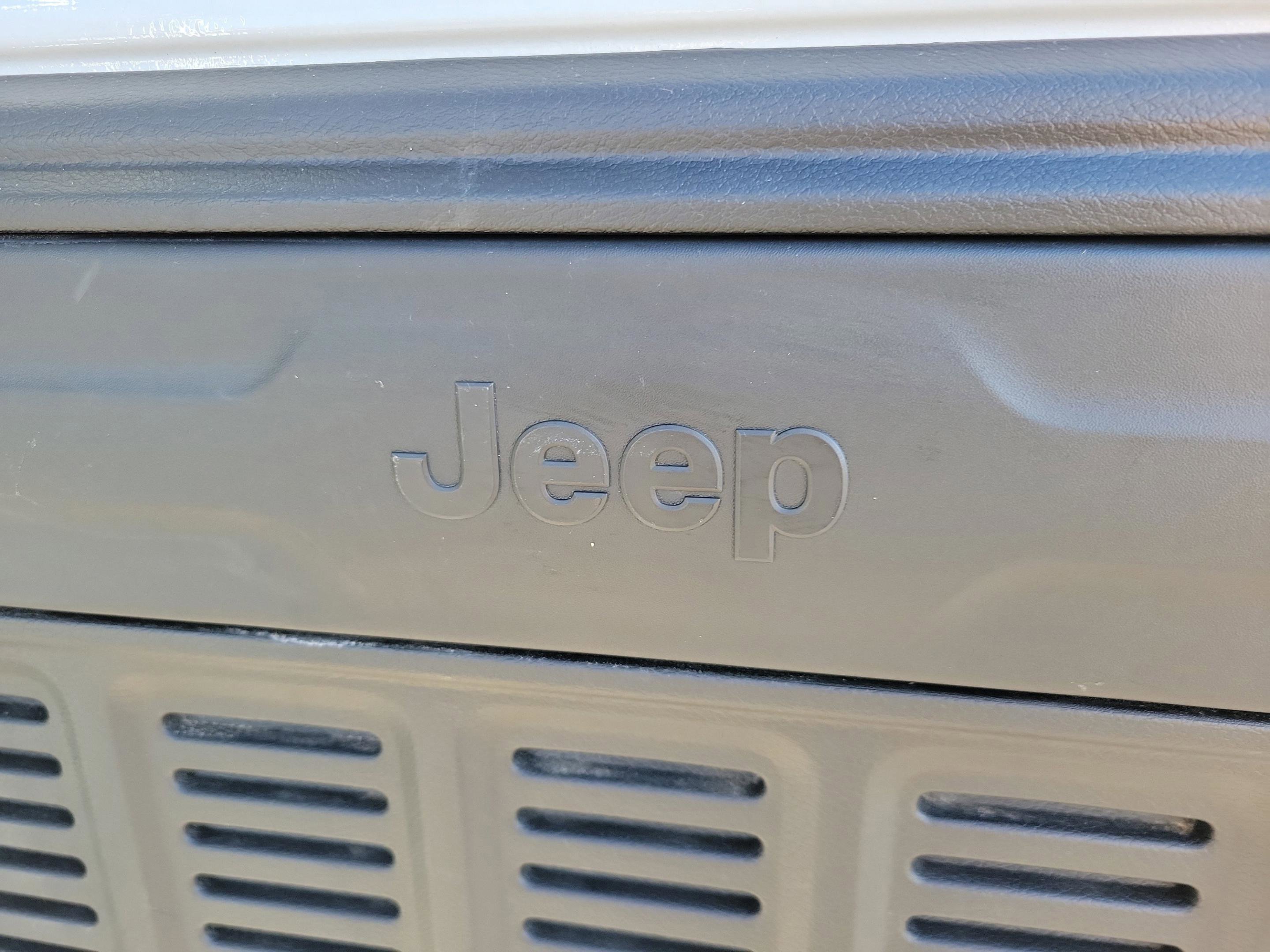 Used 2023 Jeep Wrangler Unlimited Sahara w/ Cold Weather Group image 12