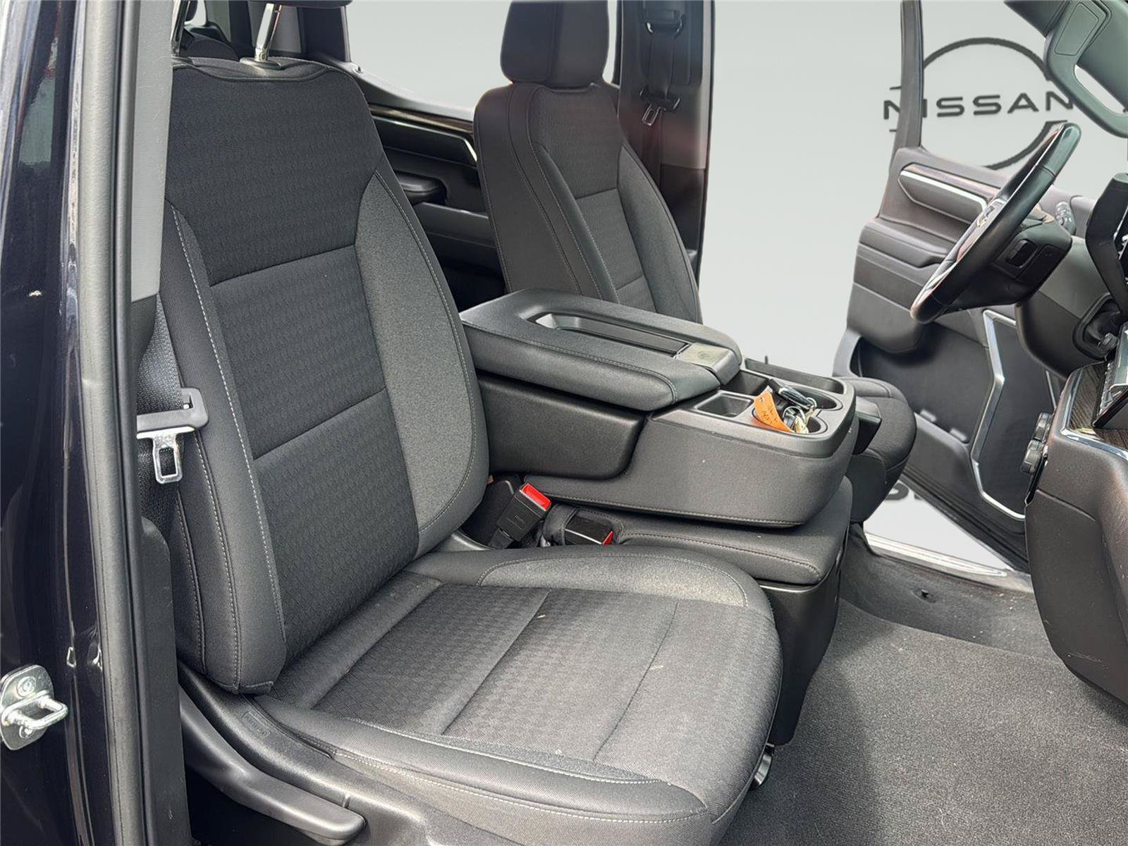 Used 2023 Chevrolet Silverado 1500 LT AWD/4WD image 30