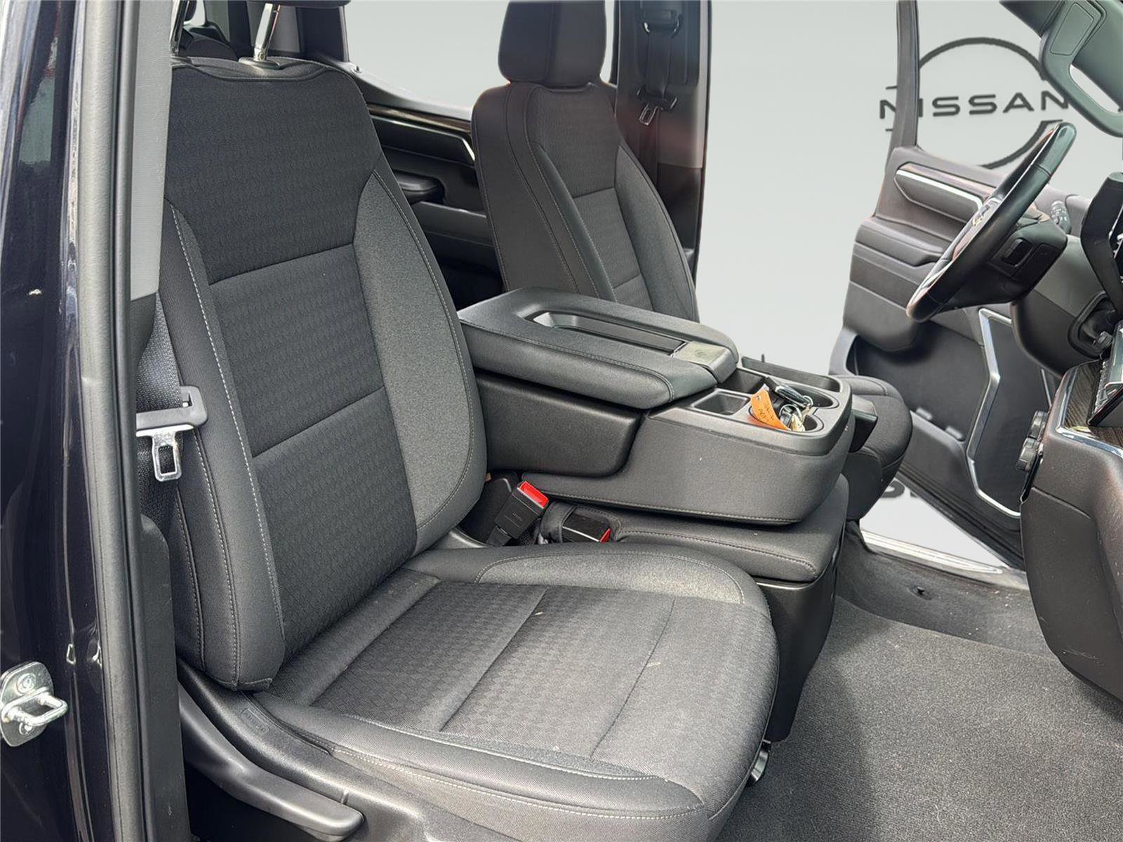 Used 2023 Chevrolet Silverado 1500 LT AWD/4WD image 30