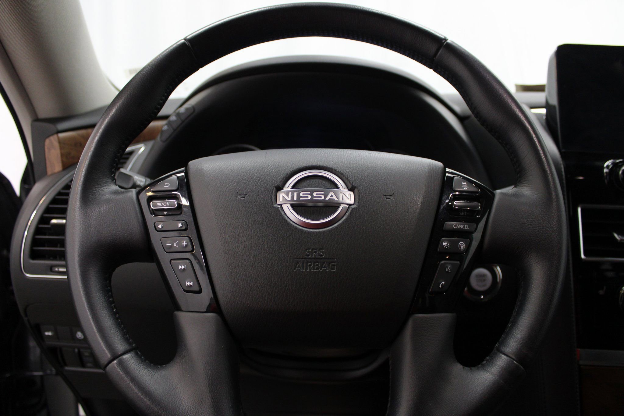 Used 2024 Nissan Armada SL image 35