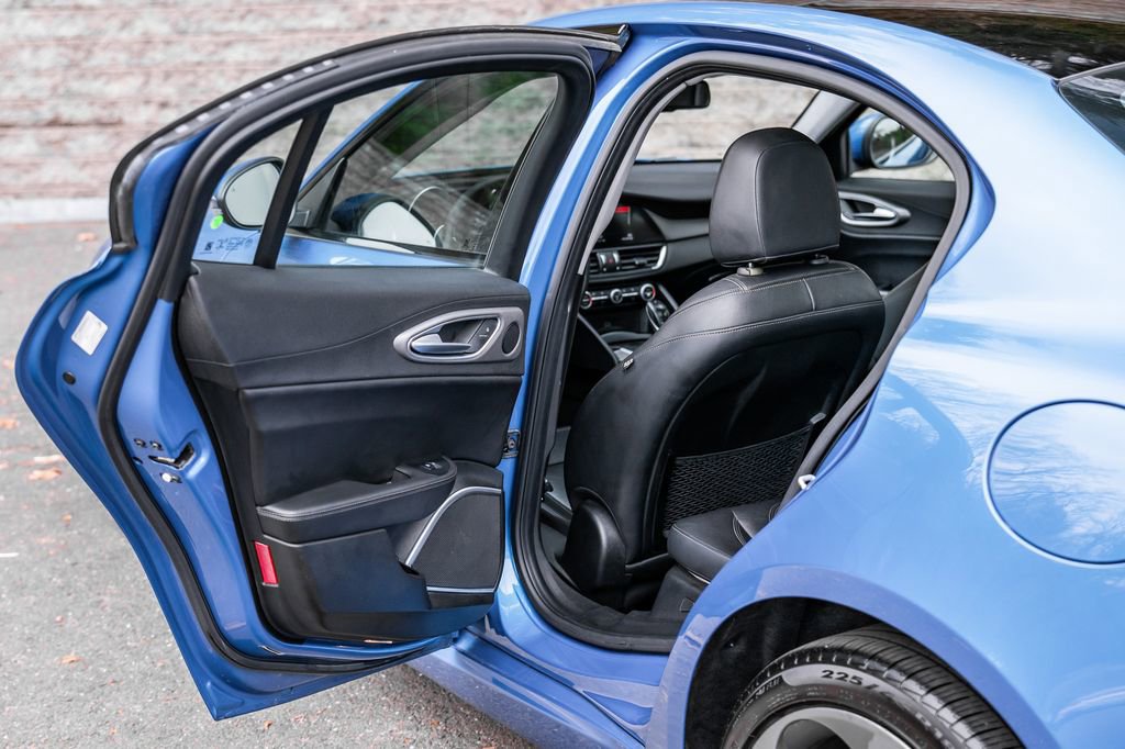 Used 2017 Alfa Romeo Giulia AWD image 19