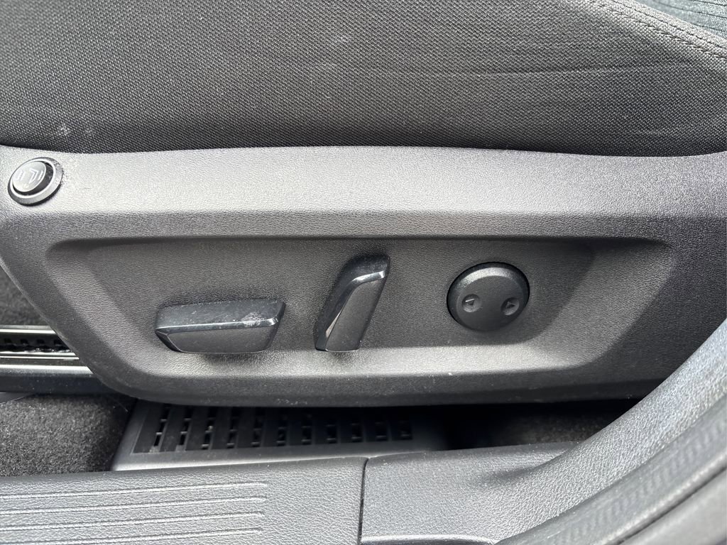 Used 2023 Nissan Rogue SV image 35