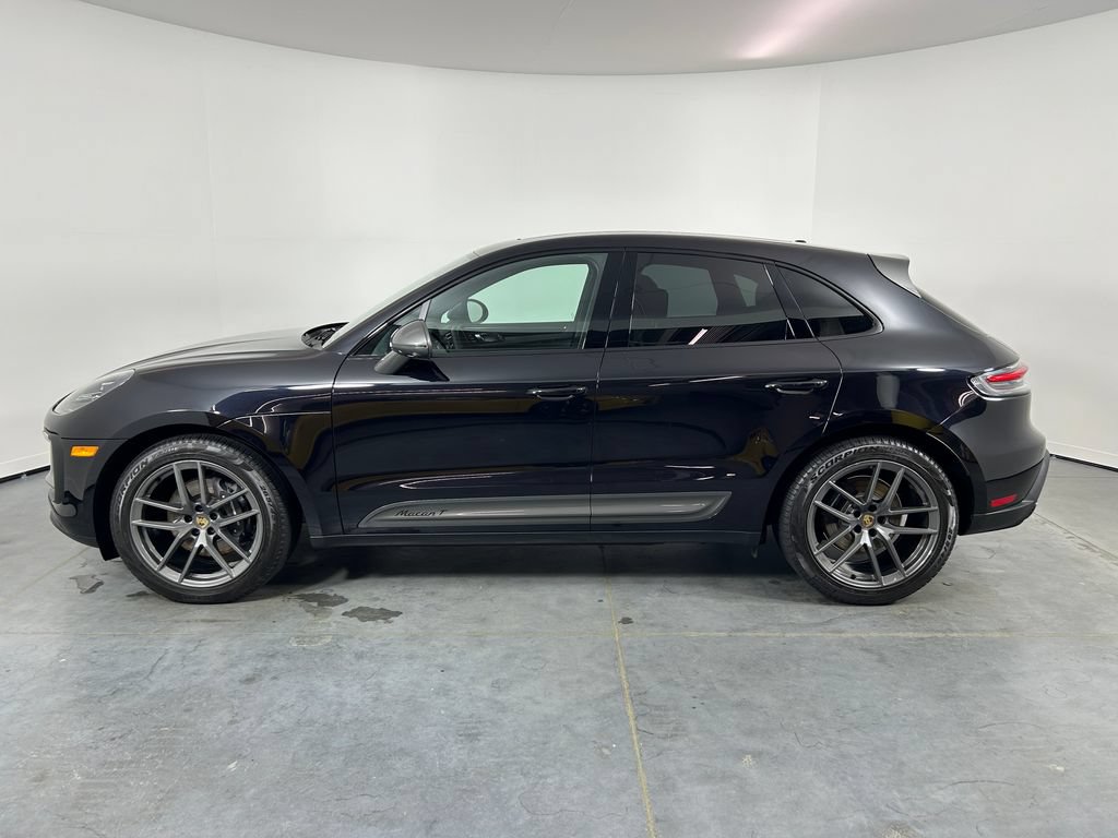 Certified 2025 Porsche Macan AWD/4WD image 2