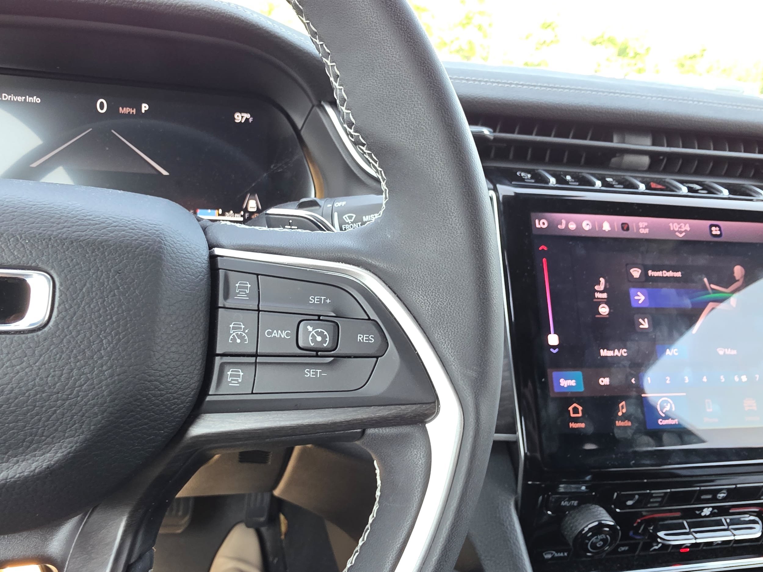 Used 2025 Jeep Grand Cherokee Limited AWD/4WD image 16