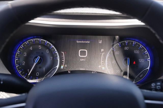 Used 2023 Chrysler Pacifica Touring-L w/ Uconnect Theater Family Group AWD/4WD image 15
