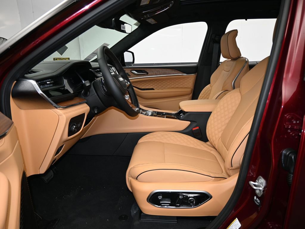 New 2025 Jeep Grand Cherokee Summit image 11