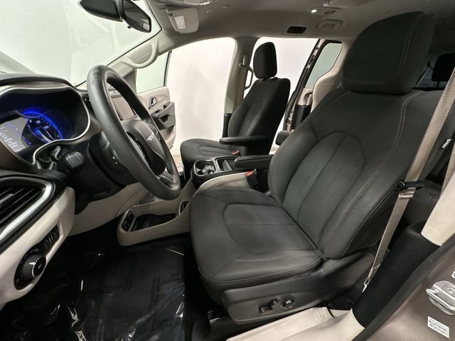 Used 2018 Chrysler Pacifica Touring Plus w/ Tire & Wheel Group image 17