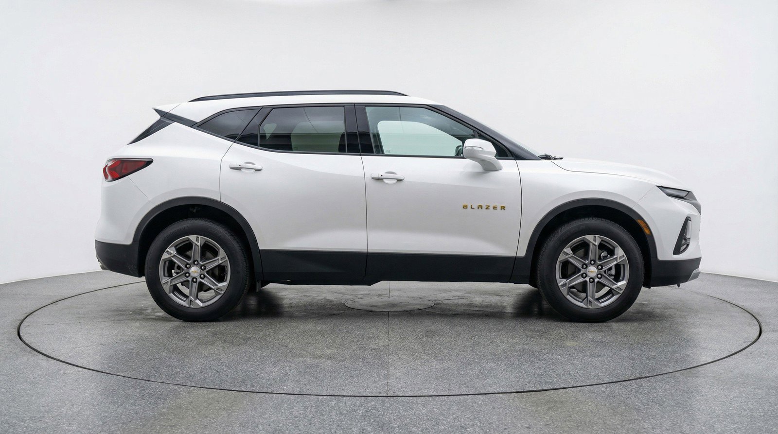 Used 2025 Chevrolet Blazer LT FWD image 11