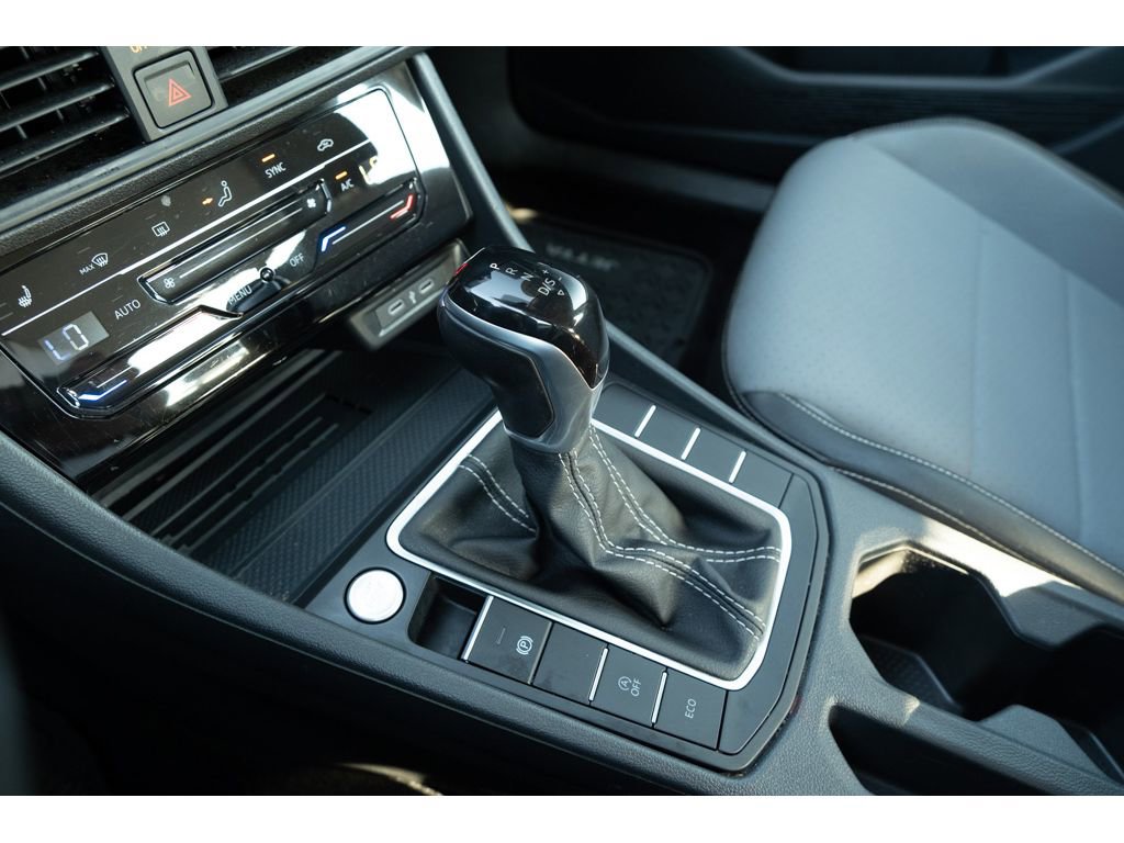 Used 2025 Volkswagen Jetta SE image 25