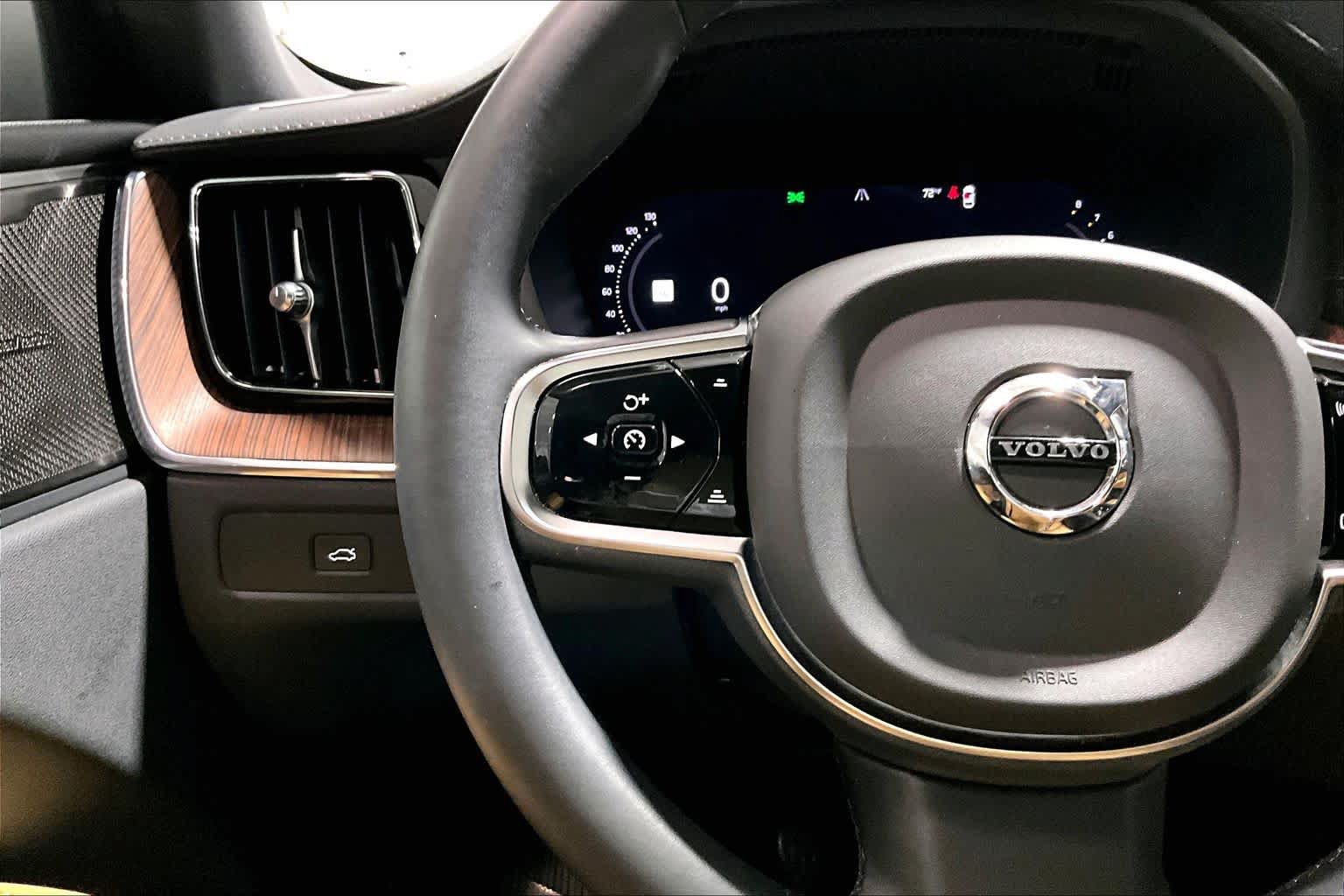 Used 2023 Volvo XC60 B6 Ultimate w/ Climate Package AWD/4WD image 24