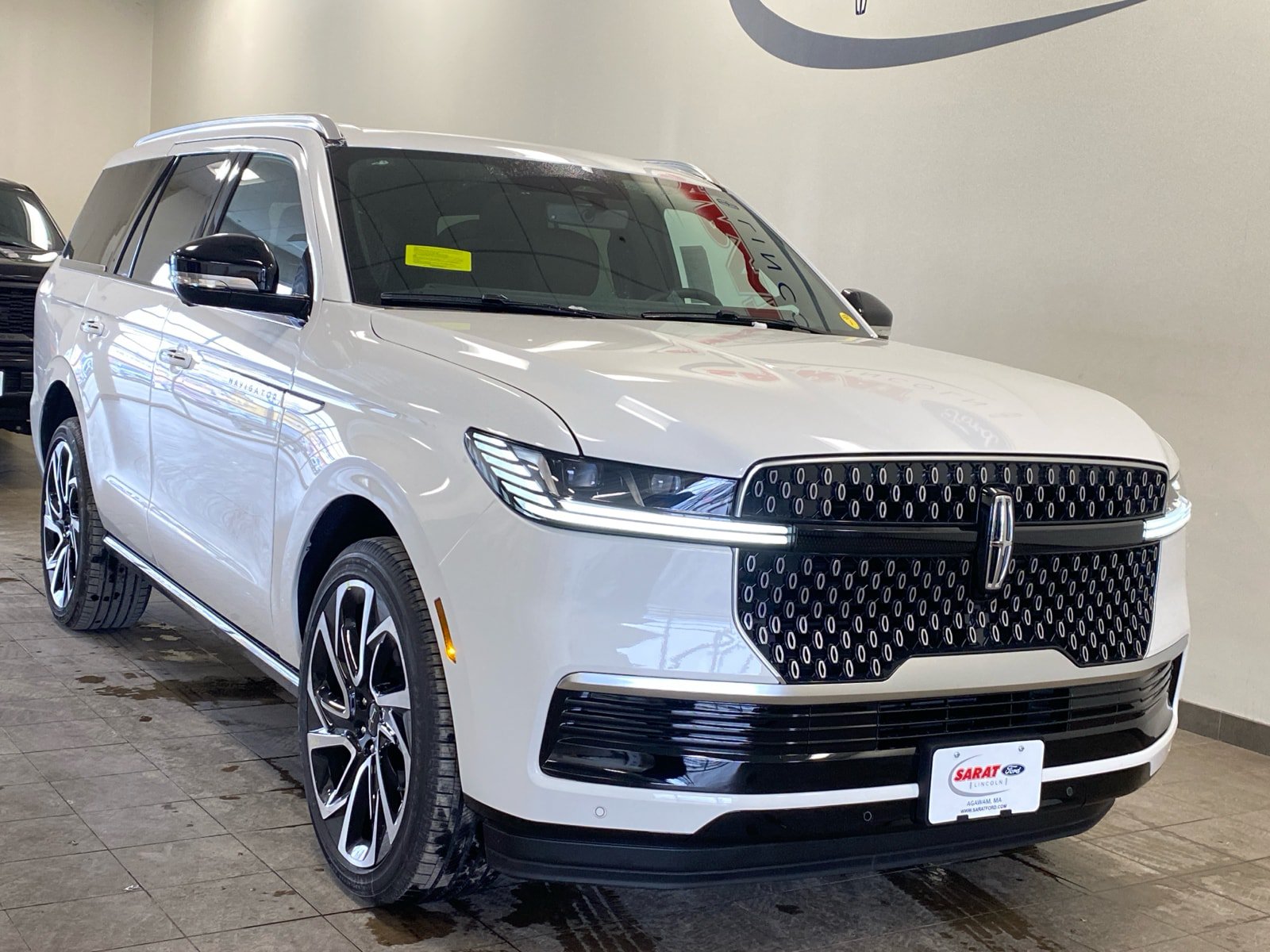 New 2026 Lincoln Navigator Reserve AWD/4WD image 2