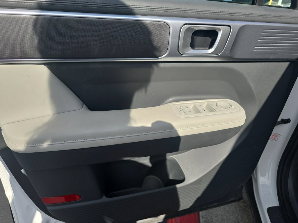 Used 2025 Hyundai Santa Fe SEL FWD image 10