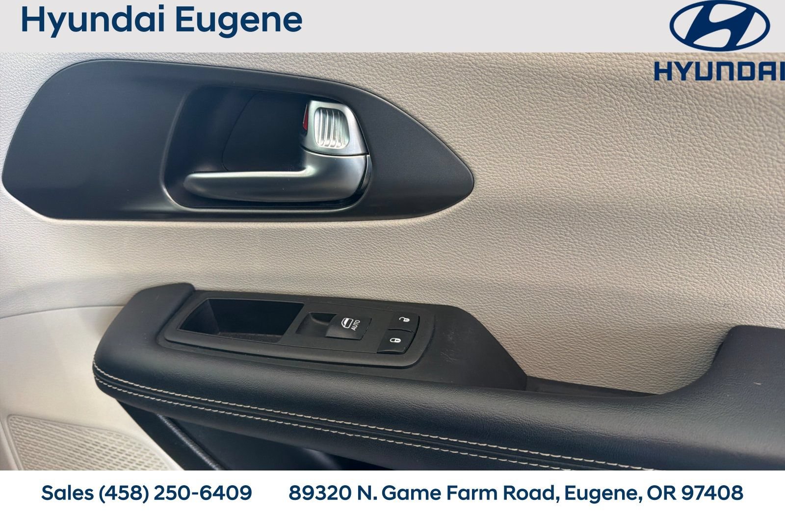 Used 2023 Chrysler Pacifica Touring-L FWD image 22