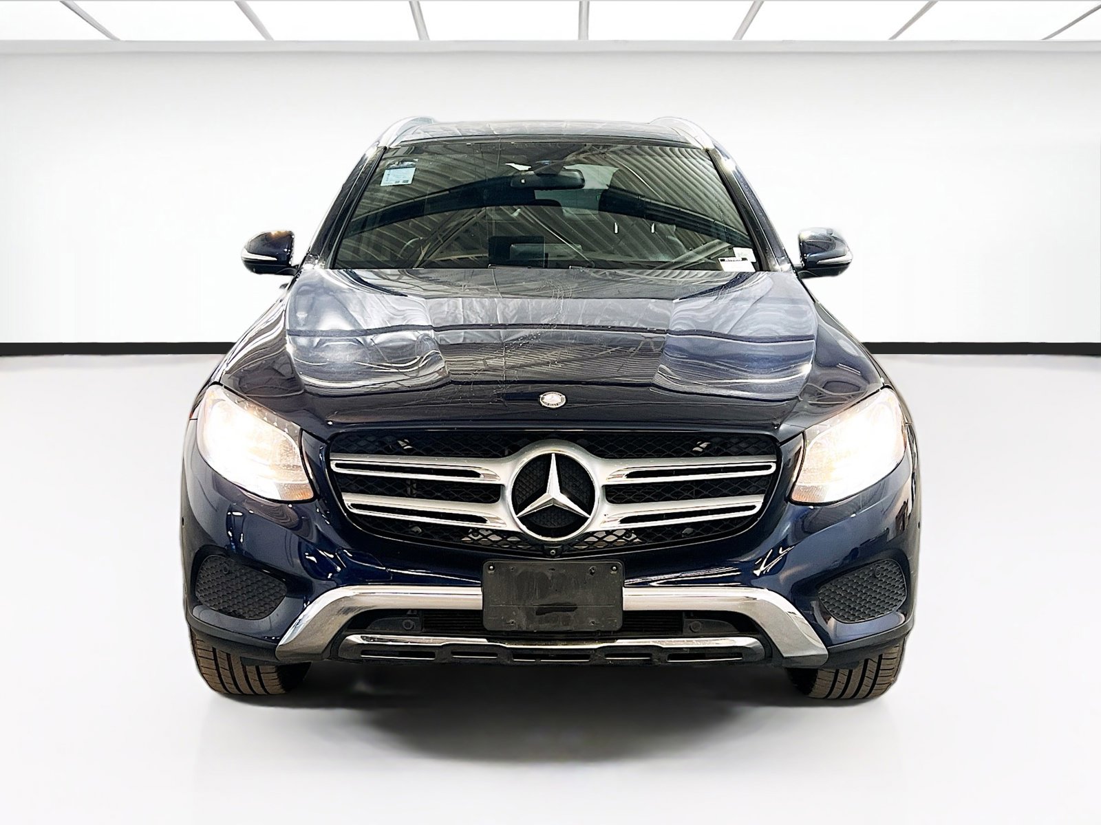 Used 2017 Mercedes-Benz GLC 300 4MATIC image 2