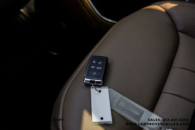 New 2026 Land Rover Range Rover Long Wheelbase SE image 56