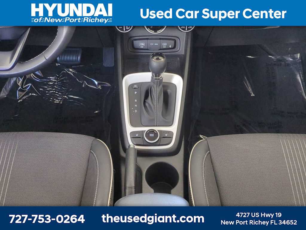 Used 2024 Hyundai Venue Limited FWD image 20