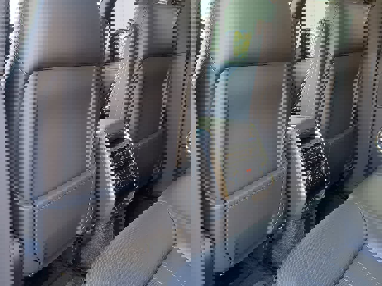 Used 2025 Land Rover Range Rover SE image 19