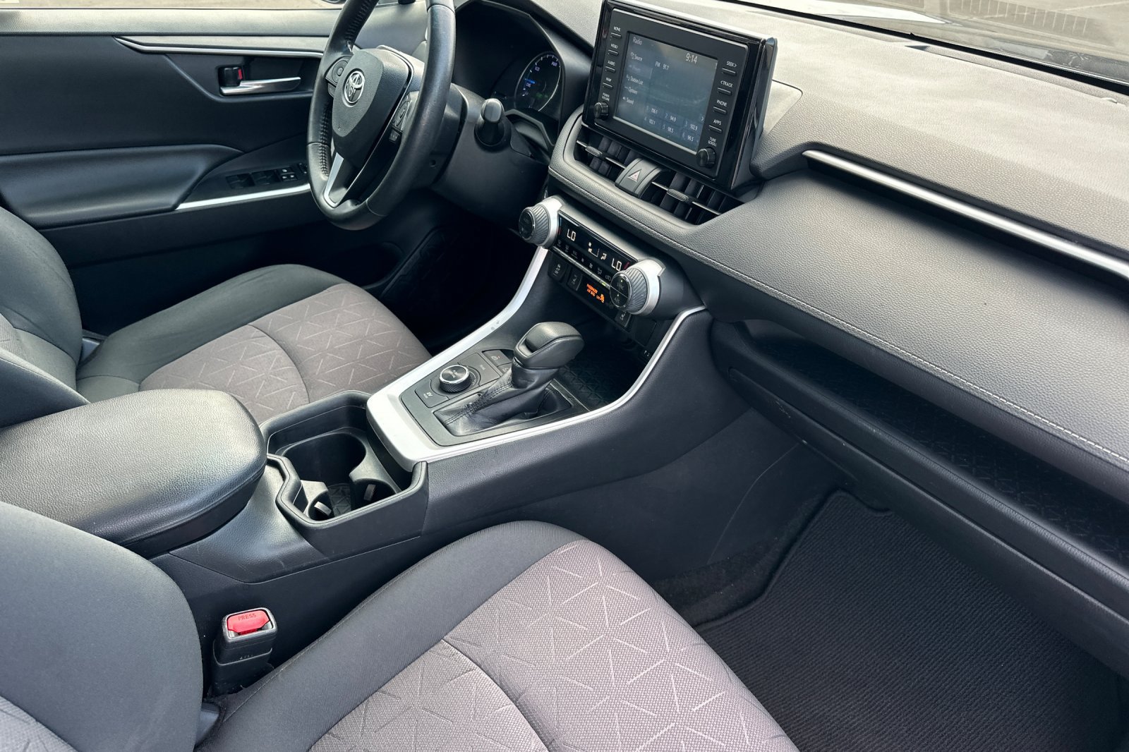 Certified 2019 Toyota RAV4 XLE w/ Convenience Package AWD/4WD image 16