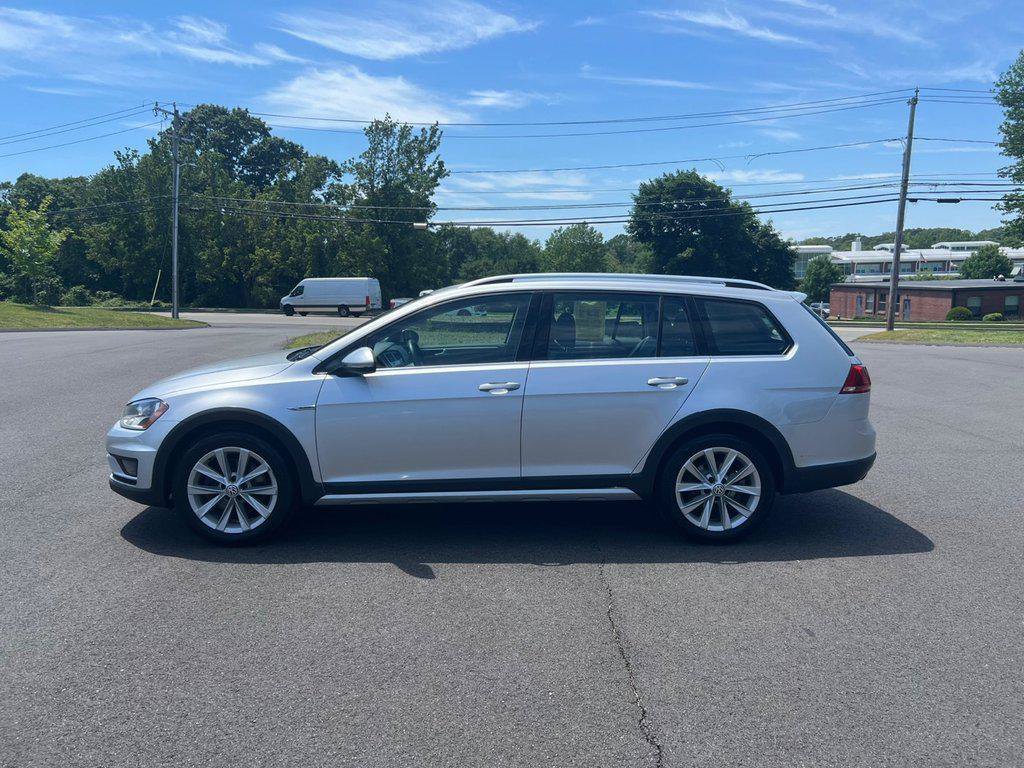 Used 2017 Volkswagen Golf Alltrack S AWD/4WD image 2