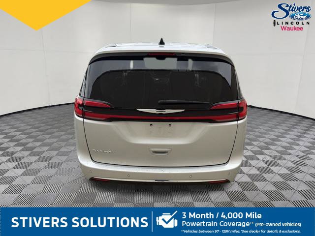 Used 2024 Chrysler Pacifica Touring-L FWD image 7
