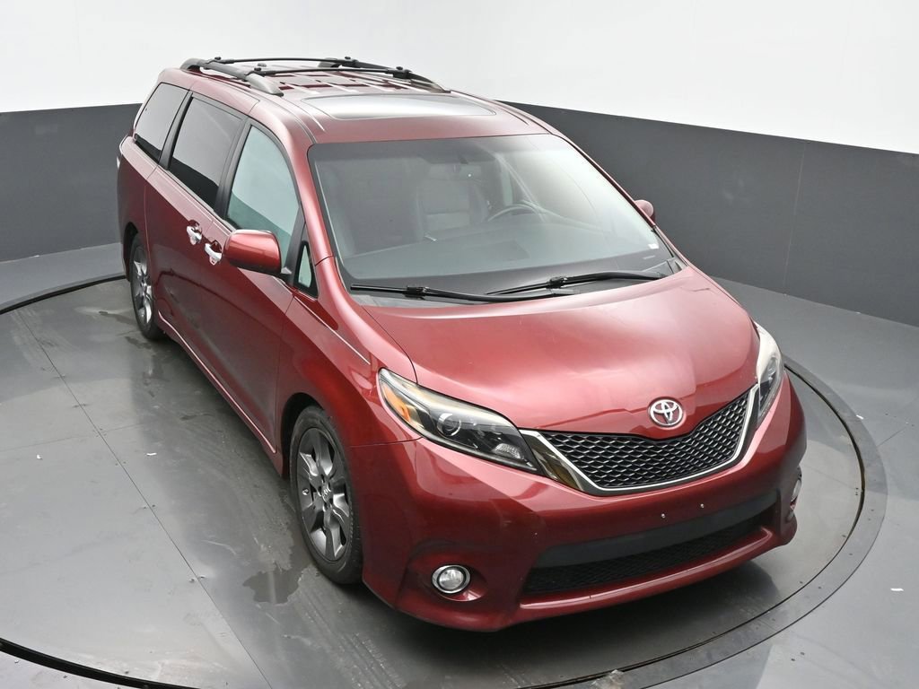 Used 2015 Toyota Sienna SE image 48