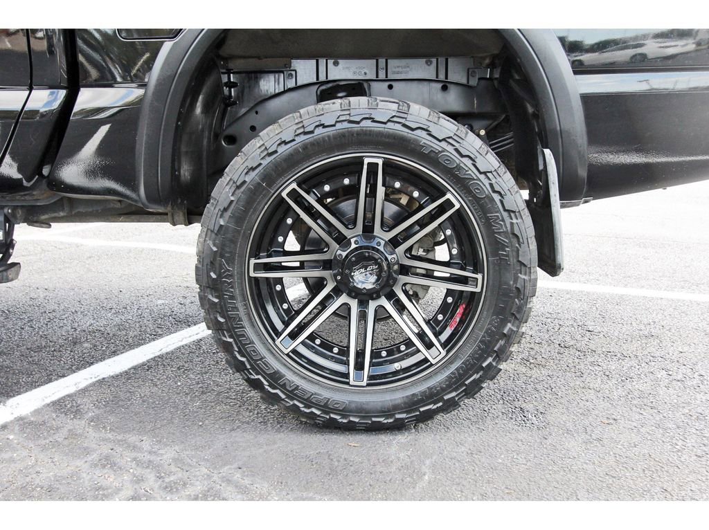 Used 2020 Nissan Titan PRO-4X image 32