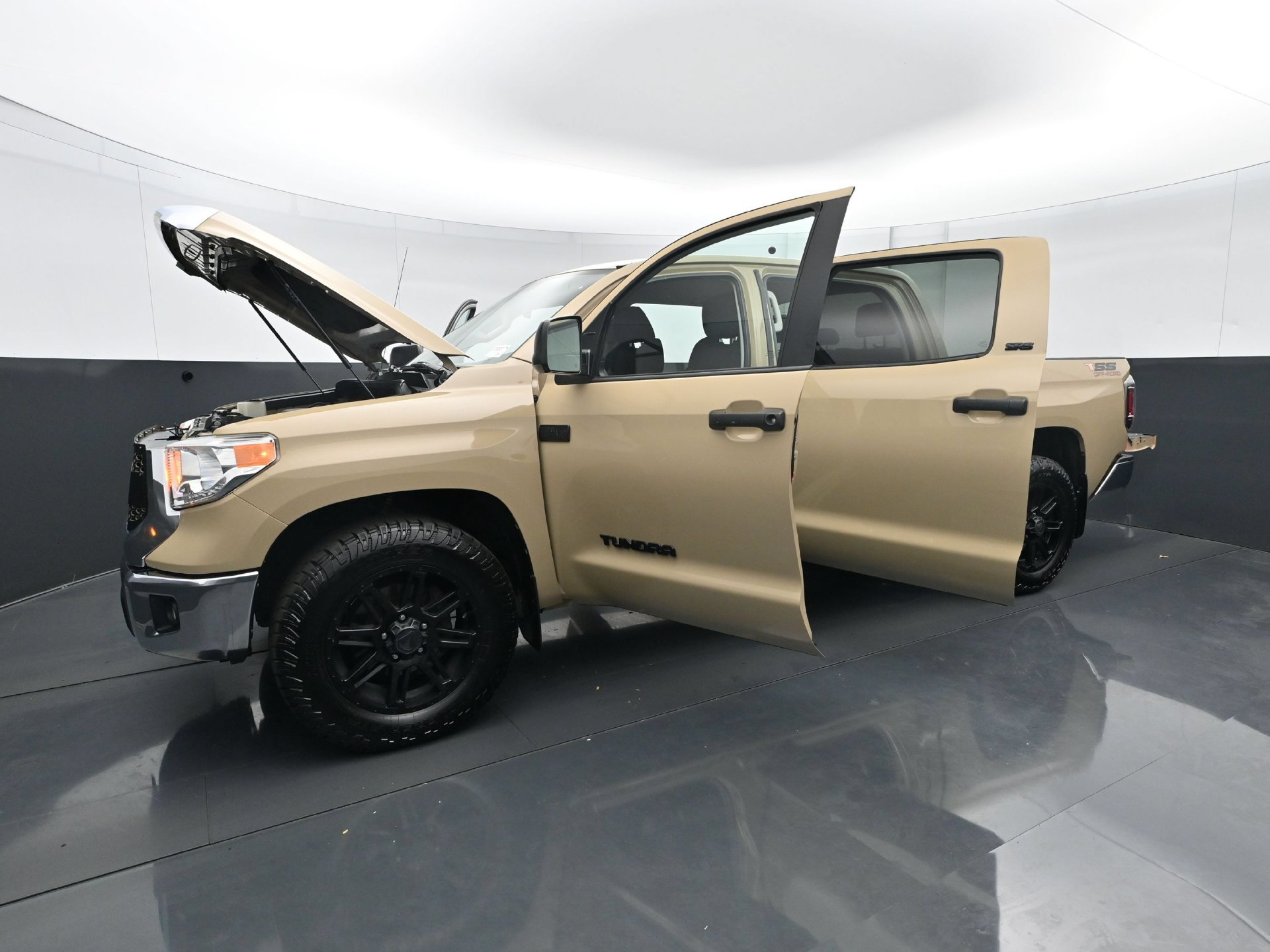 Used 2017 Toyota Tundra SR5 w/ SR5 Upgrade Package RWD image 30