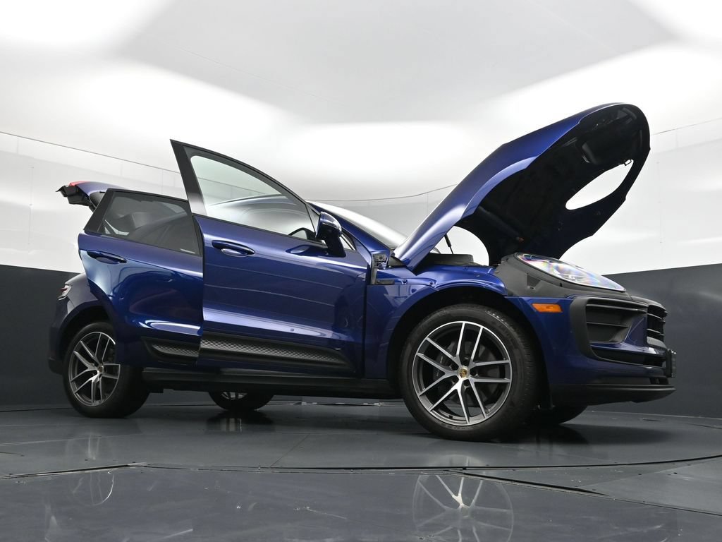 Used 2024 Porsche Macan AWD/4WD image 34