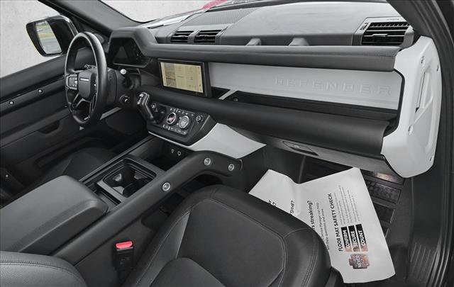 Used 2024 Land Rover Defender 110 X-Dynamic SE image 23