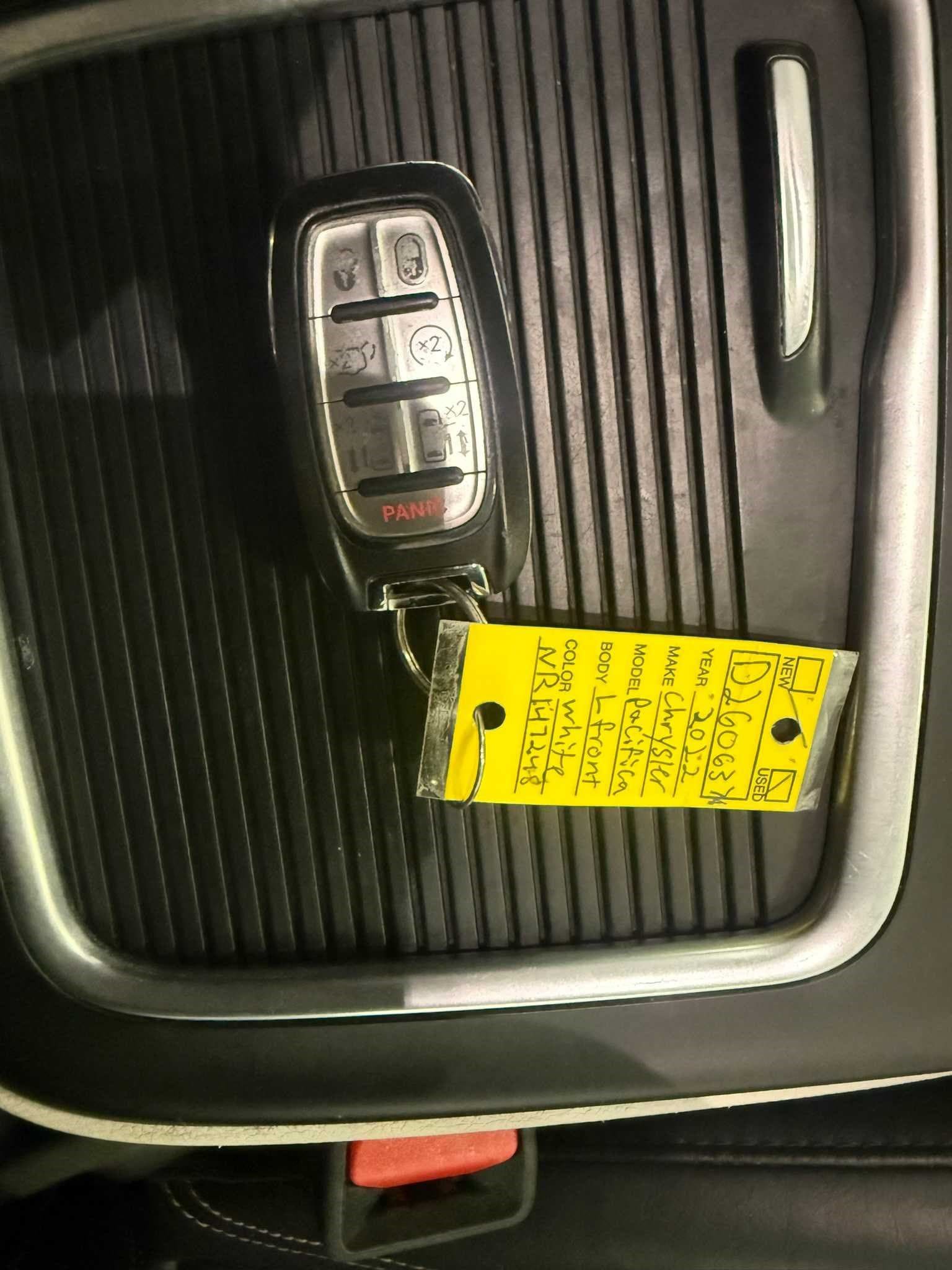 Used 2022 Chrysler Pacifica Touring-L FWD image 34