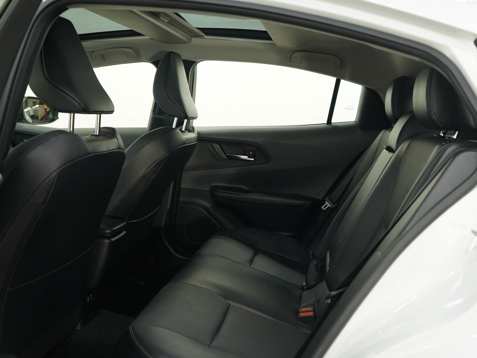 Used 2023 Toyota Prius XLE AWD/4WD image 17