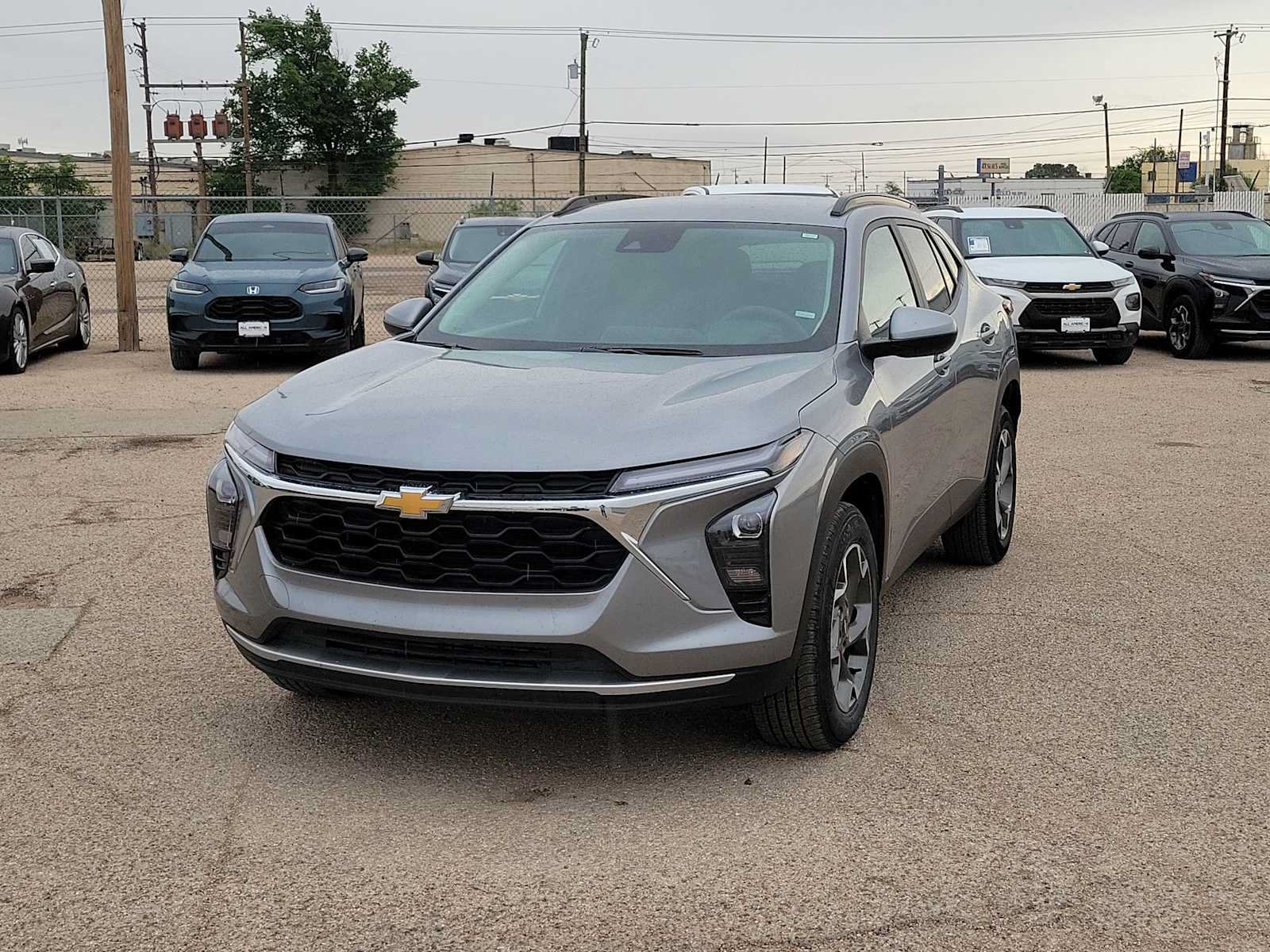 Used 2025 Chevrolet Trax LT FWD image 4