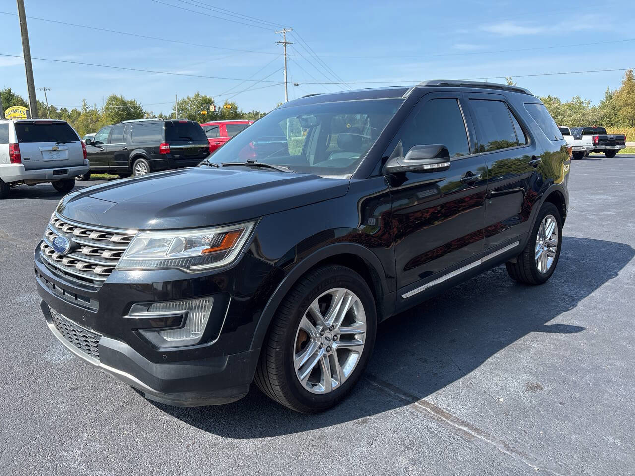 Used 2017 Ford Explorer XLT w/ Equipment Group 202A image 1