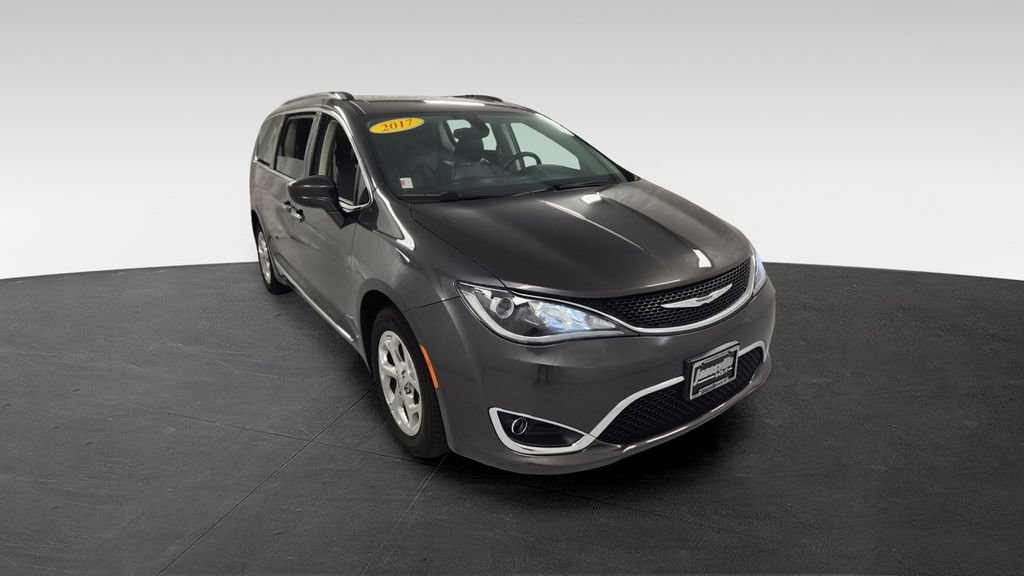 Used 2017 Chrysler Pacifica Touring-L Plus FWD video 1