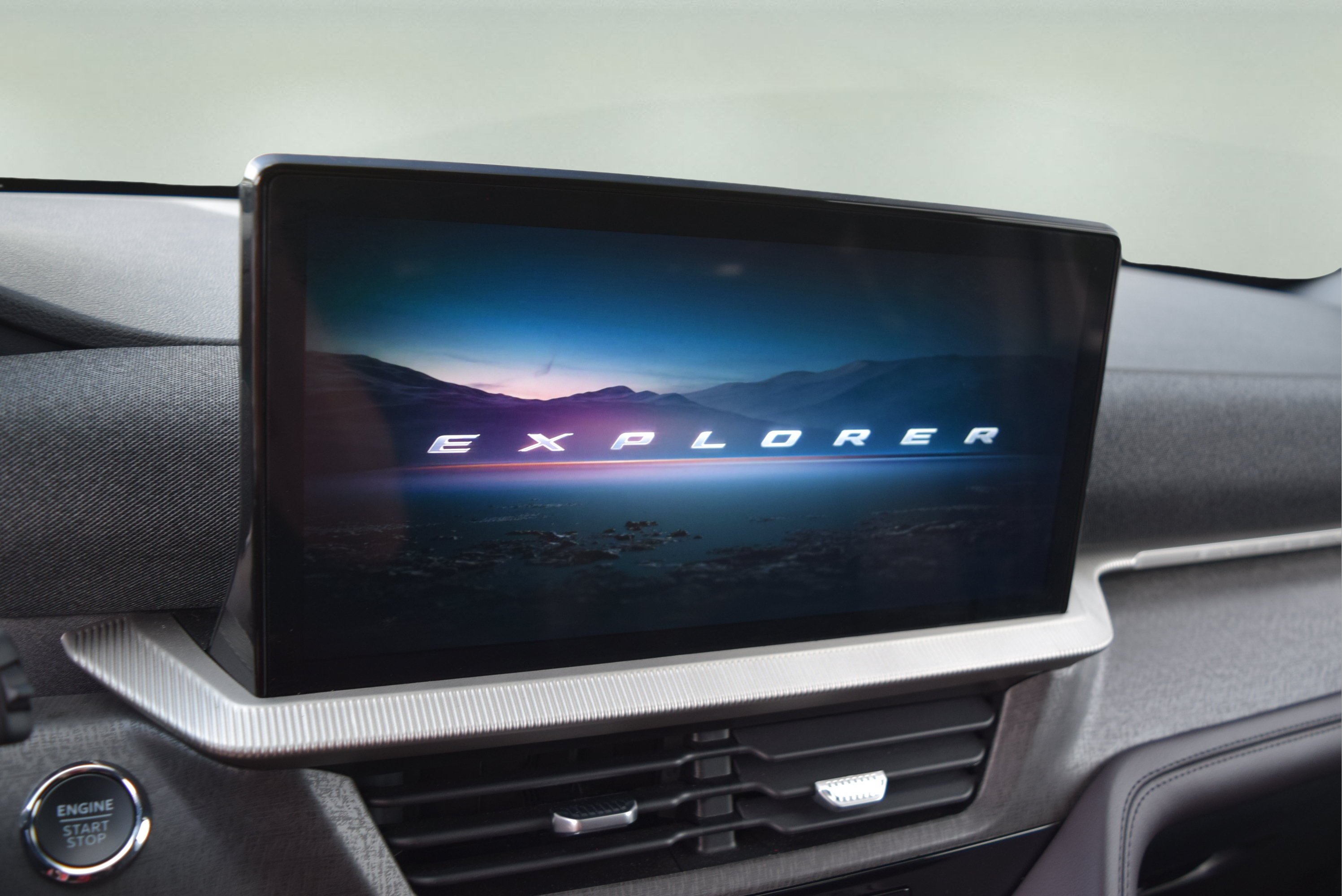 Used 2026 Ford Explorer Platinum AWD/4WD image 14