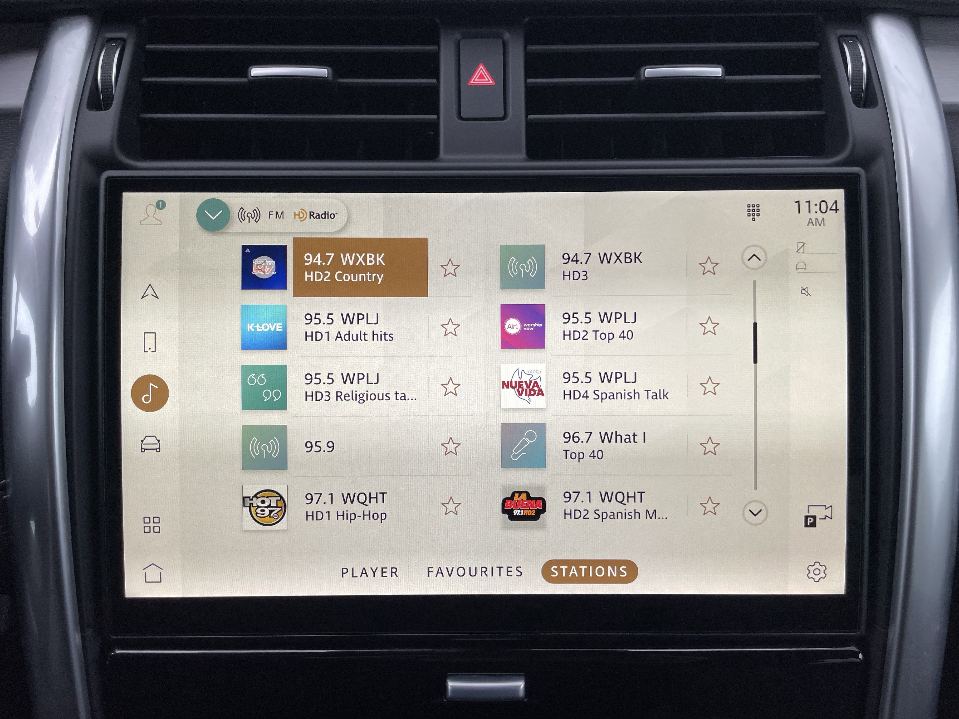Certified 2024 Land Rover Discovery Dynamic SE image 29