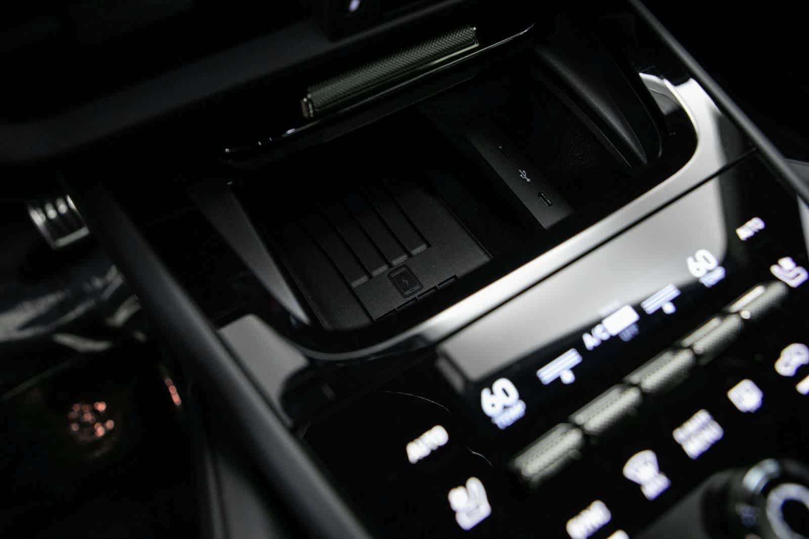 Certified 2025 Porsche Cayenne Turbo AWD/4WD image 29