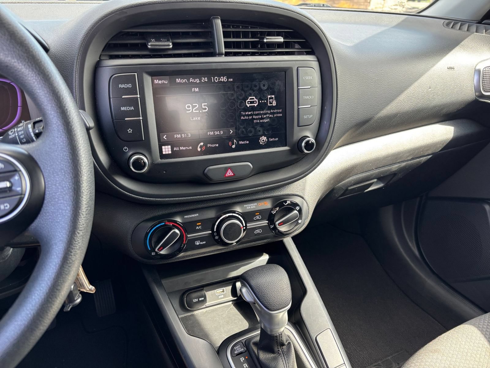 Used 2025 Kia Soul LX w/ LX Technology Package FWD image 16