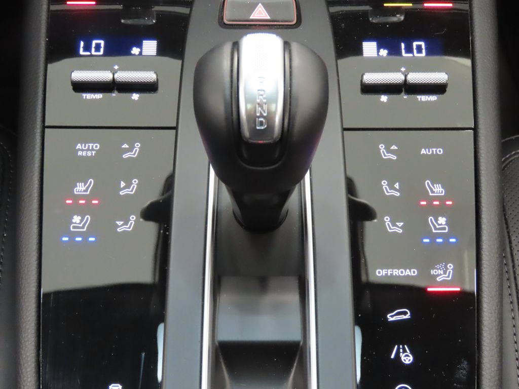 Certified 2026 Porsche Macan AWD/4WD image 27