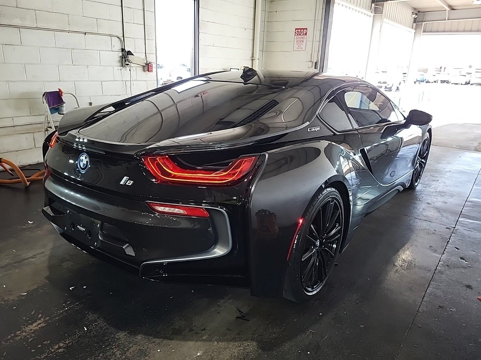 Used 2020 BMW i8 Coupe AWD/4WD image 6