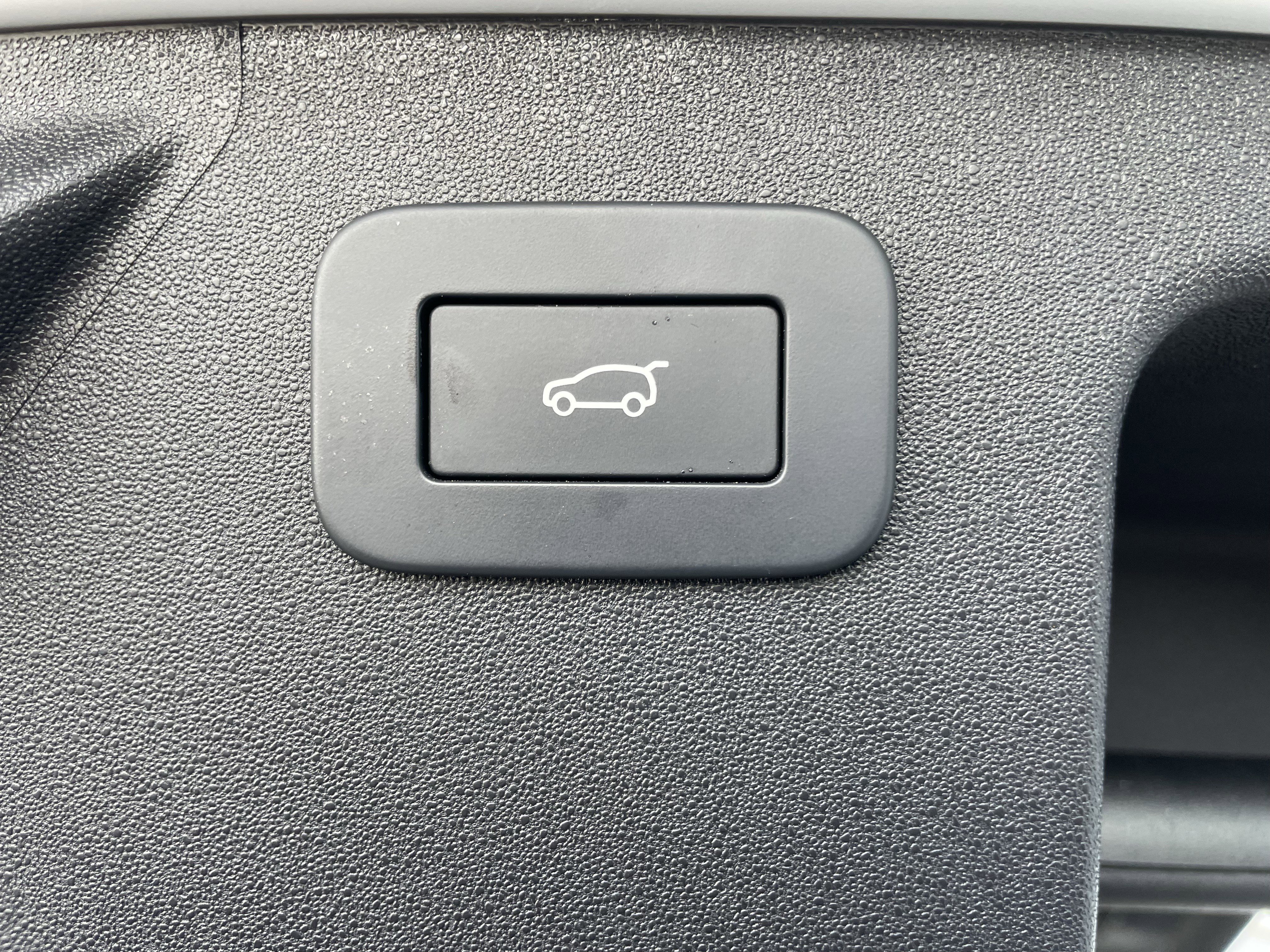 Certified 2024 Land Rover Discovery Sport S image 38