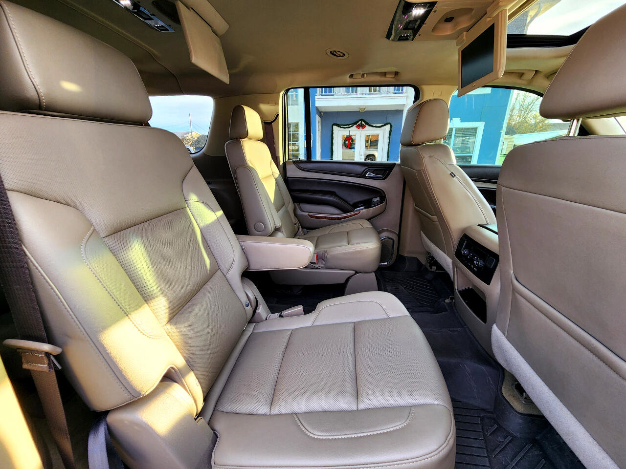 Used 2018 Chevrolet Suburban Premier image 16