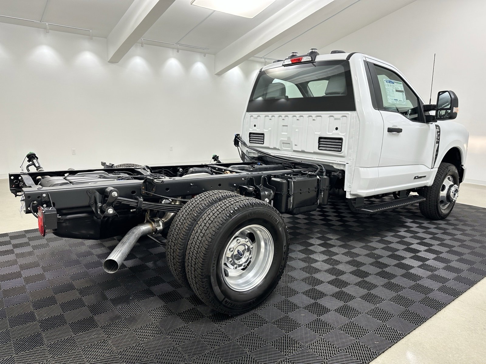 New 2025 Ford F350 XL w/ XL Chrome Package image 9