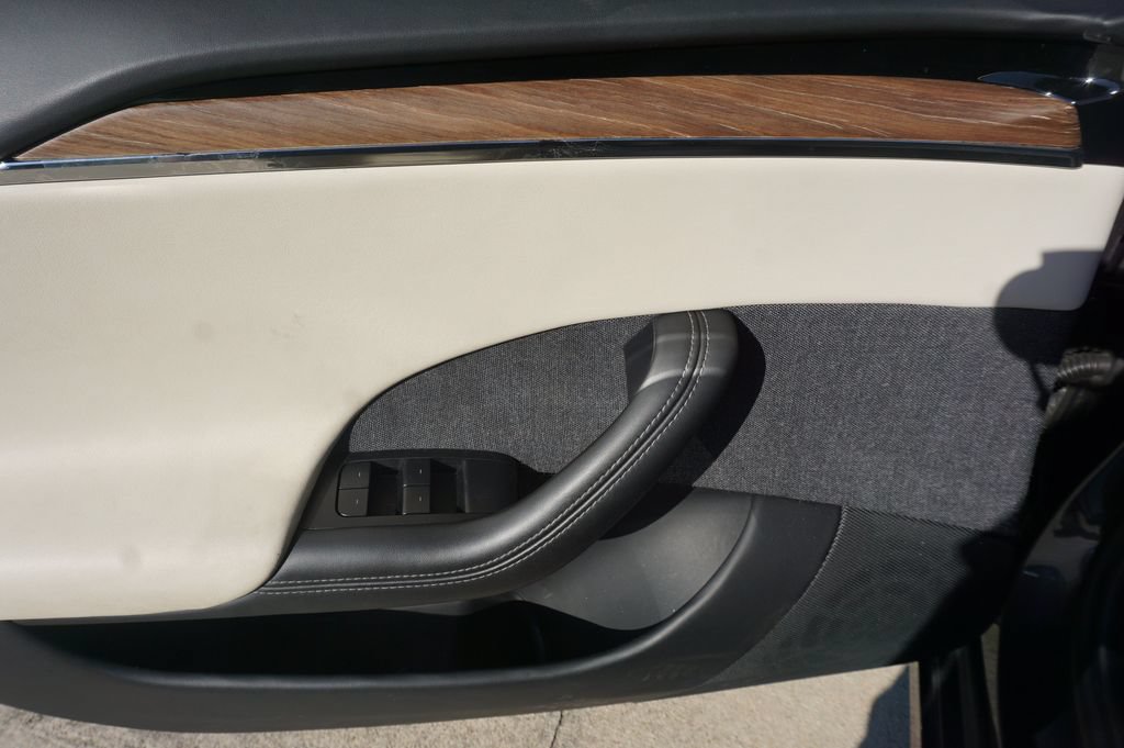 Used 2021 Tesla Model S Plaid AWD/4WD image 4