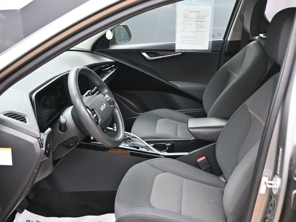 Used 2023 Kia Niro LX image 16