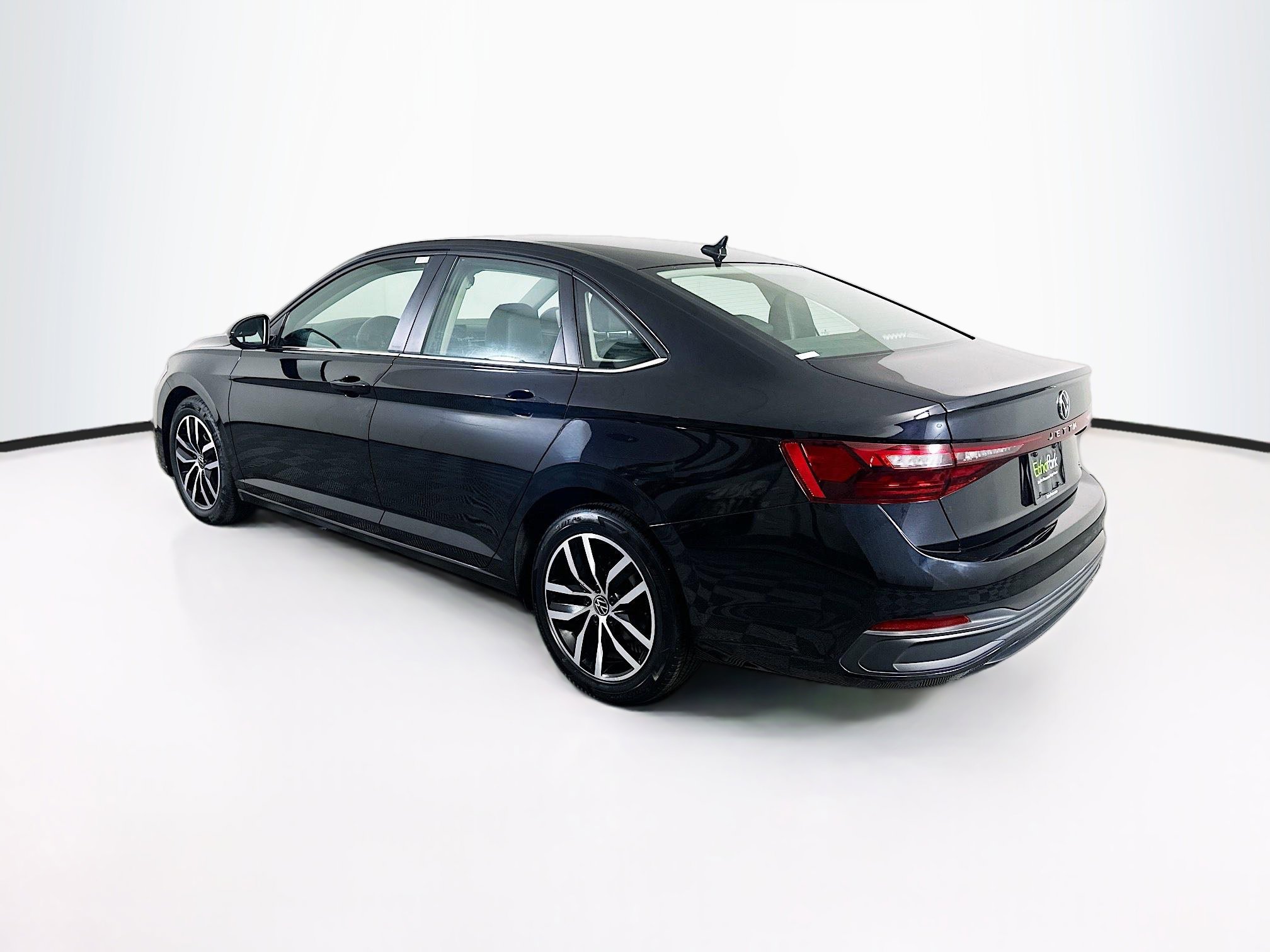 Used 2025 Volkswagen Jetta SE FWD image 5